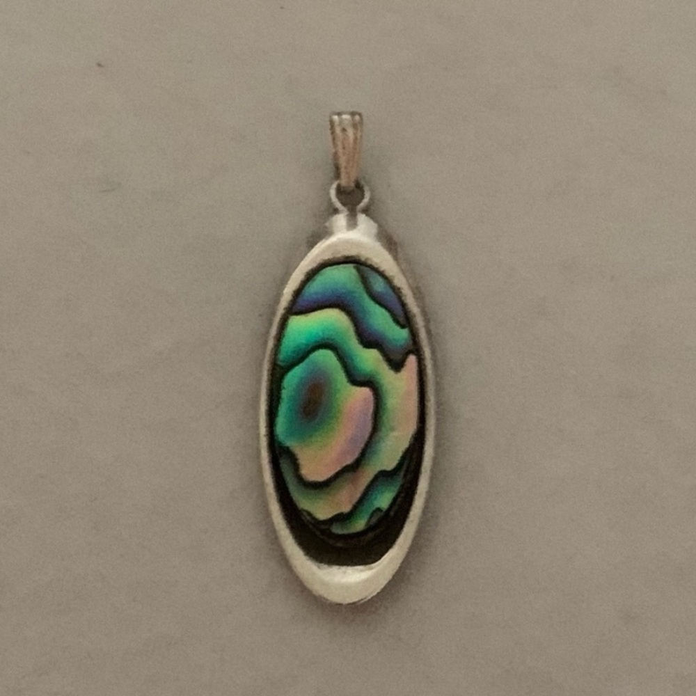 Vintage 925 Sterling Silver Green Rainbow Abalone Oval Necklace Pendant Charm